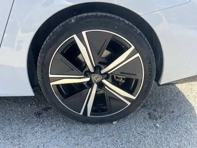 Peugeot 308 sw phev 225 e-eat8 — photo 12