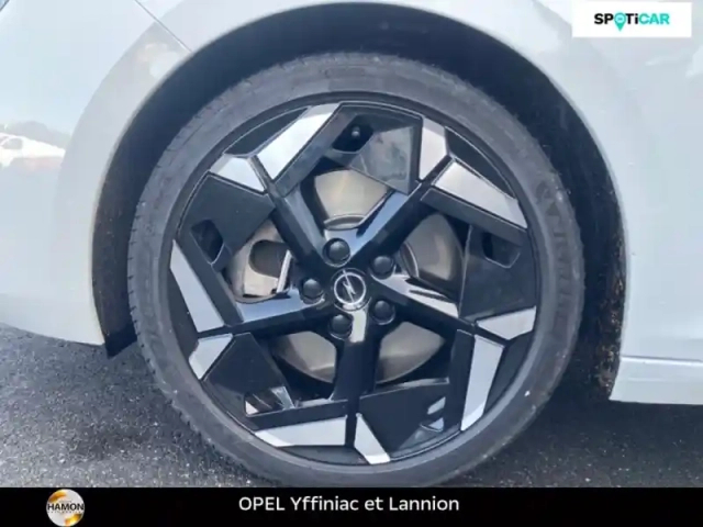 Opel Astra 1.6 turbo 225ch hybrid gse bva8 — photo 11