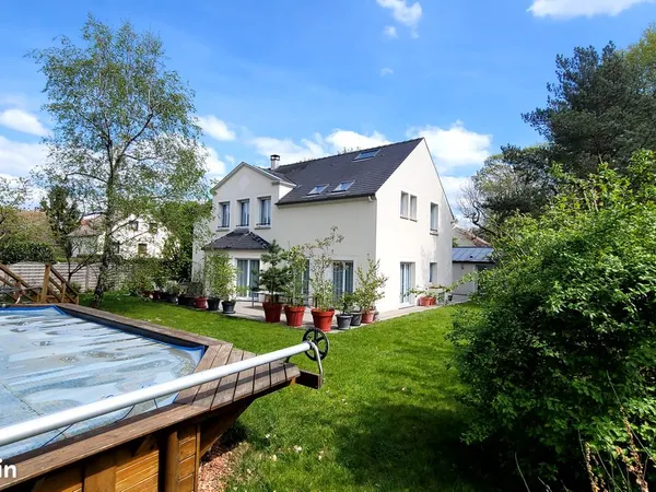 Maison / Villa • Sainte-Geneviève-des-Bois
