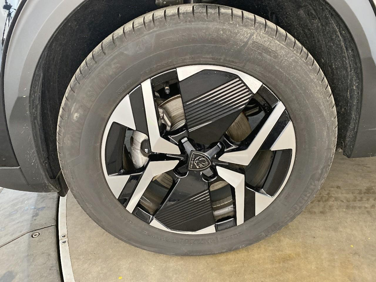 Peugeot 2008 hybrid 145 ch e-dcs6 allure — photo 11