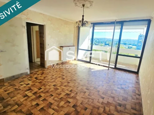 Grand T5 99 m² - 4 chambres, loggia et vue dégagée