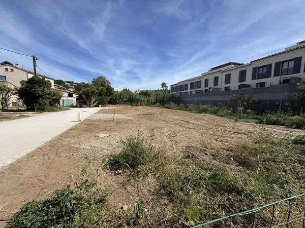 TERRAIN À BÂTIR 308 M² - LE LAVANDOU