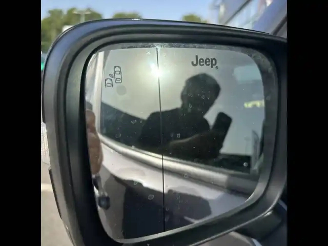 Jeep Renegade 1.3 turbo t4 190 ch phev at6 4xe eawd — photo 3