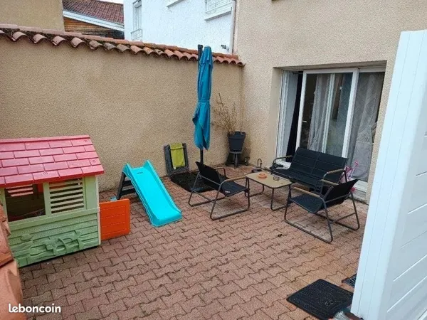 Petite maison mitoyenne F3 au calme