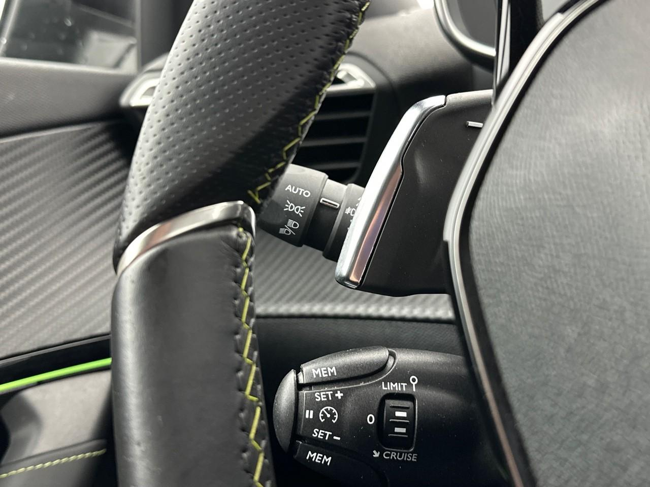 Peugeot 2008 puretech 130 s&s eat8 gt — photo 20