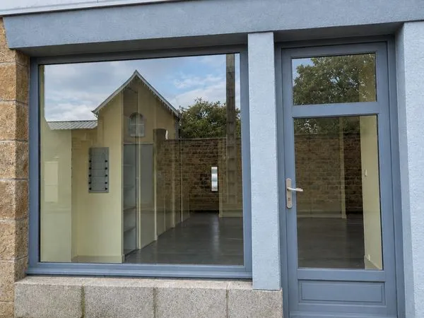 À LOUER - LOCAL COMMERCIAL DE 70 m² - CENTRE-VILLE D'ERNÉE