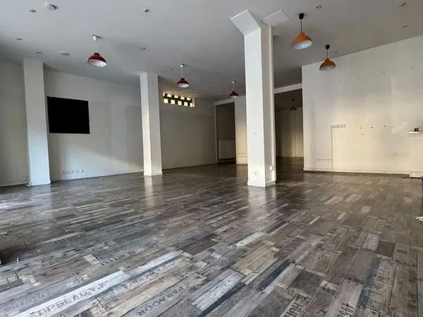 Local commercial 142 m² FONTENAY LE FLEURY