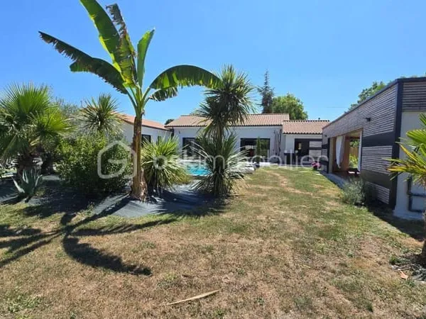 Maison de plain-pied 7 pièces 194 m²