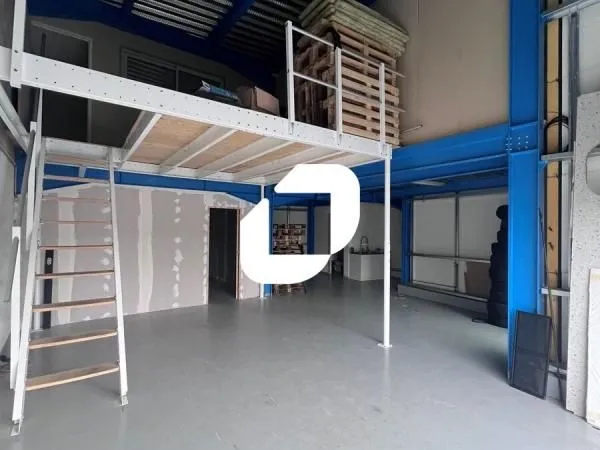 Local d'activité 208 m²