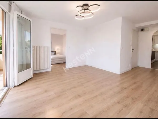 Appartement à Toulon Ouest - 3 Pièces, Vue Dégagée, Terrasse, Parking collectif