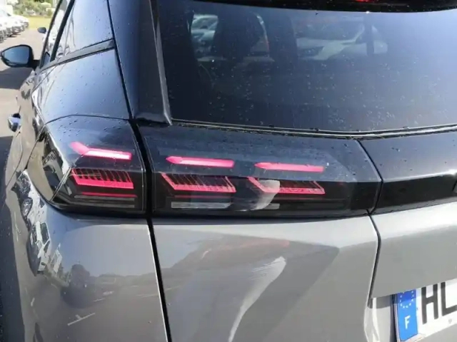 Peugeot 2008 hybrid 145 e-dcs6 — photo 17
