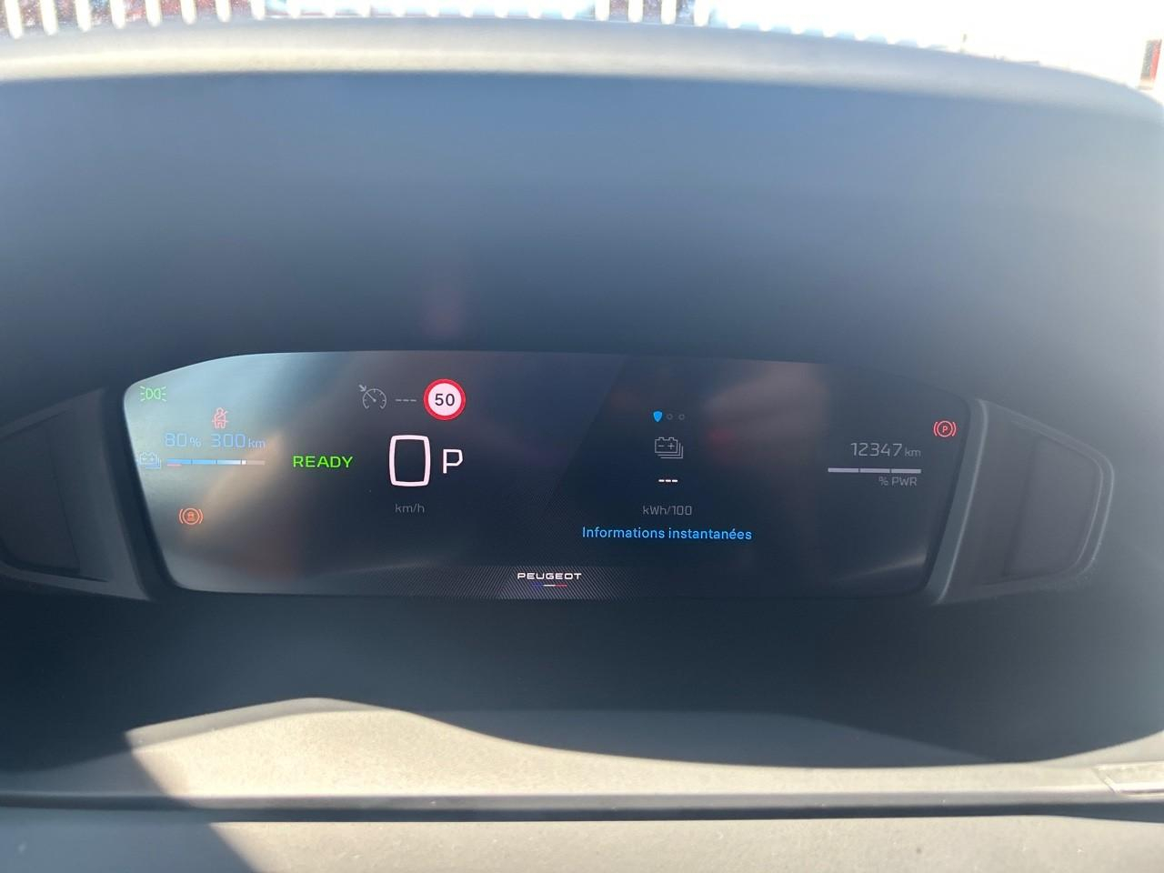 Peugeot 2008 e-2008 156ch 54 kwh allure — photo 15