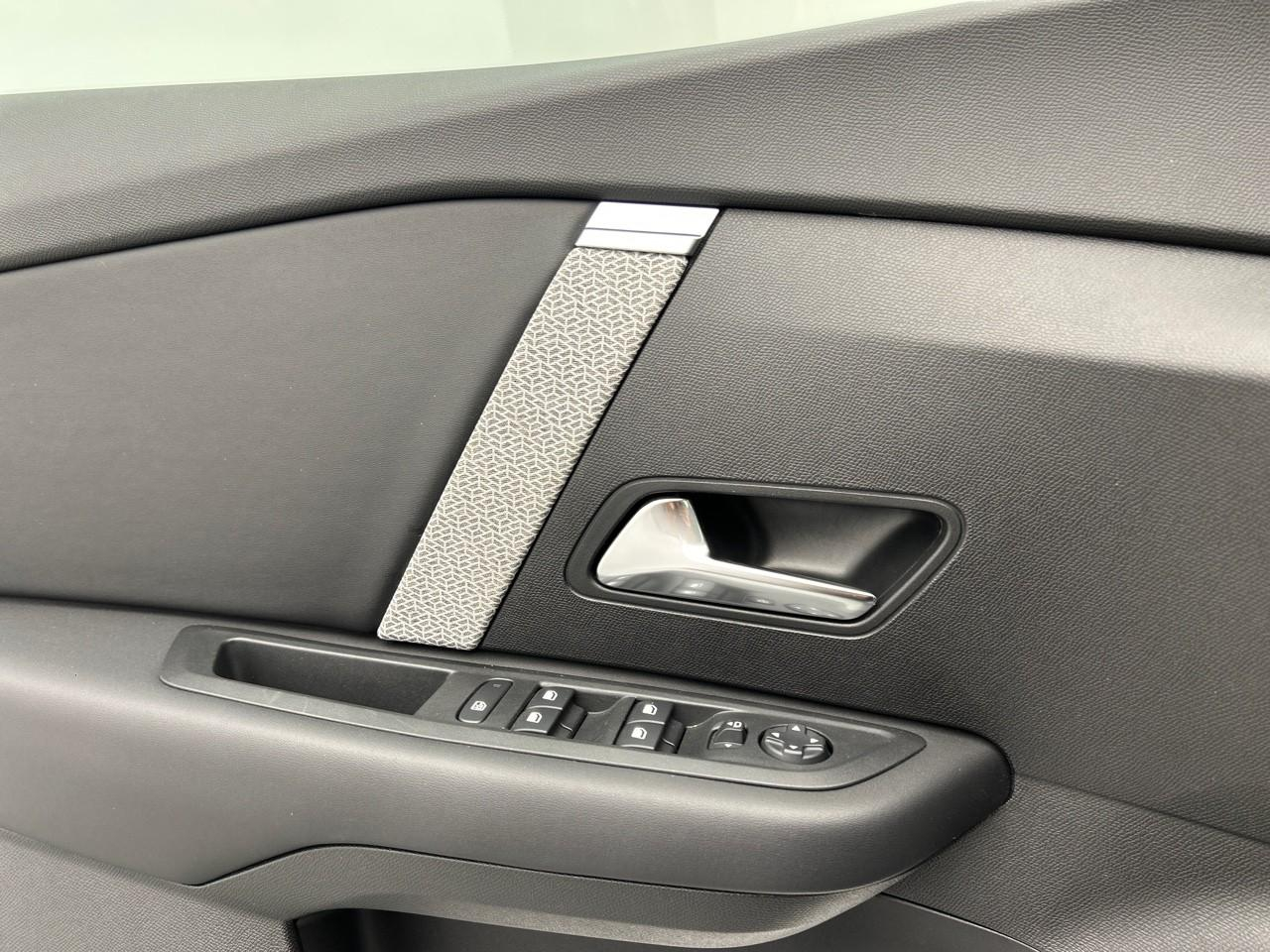 Citroën C4 puretech 130 s&s eat8 shine pack — photo 30