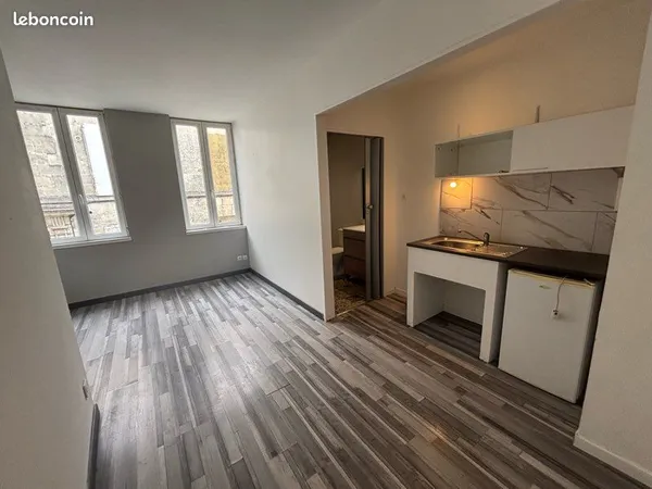 Studio 17 m² - Centre-ville Saint-Jean-d'Angély - 400 CC