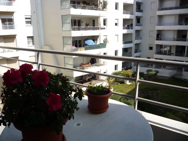 BEL APPART. de 80 m2 - 3 pièces - 6ème MARSEILLE