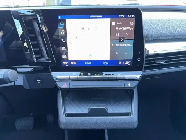 Renault Megane e-tech 220 ch autonomie confort gsr2 — photo 12