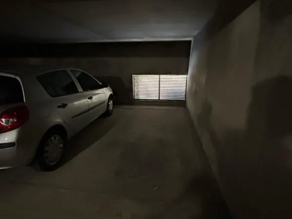 À louer - place de parking sécurisée et couverte - 100 €/mois