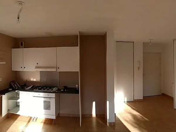 A louer studio 37m2 en rez de jardin quartier saint Mitre Aix