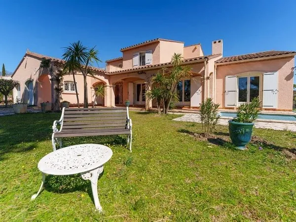 Maison 6 pièces 245 m²