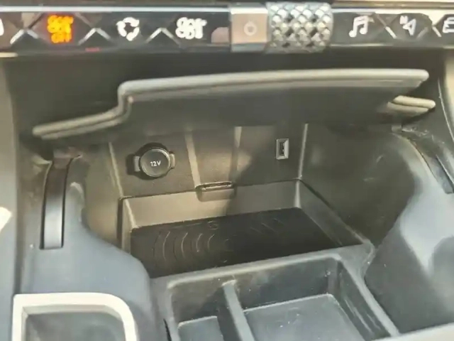 Ds Ds 7 ds7 crossback hybride e-tense 300 eat8 4x4 — photo 20