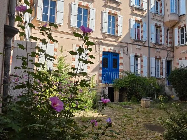 Vend T2 meublé climatisé quartier Cathédrale