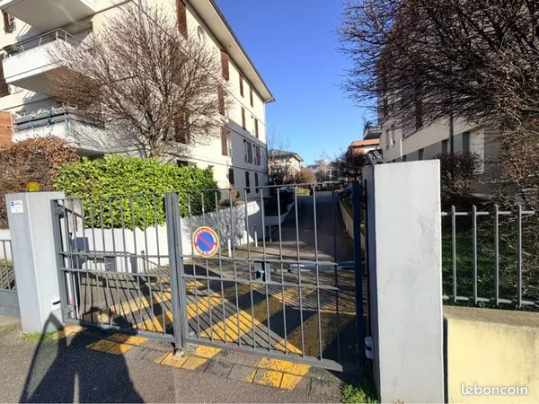 Place de parking privée