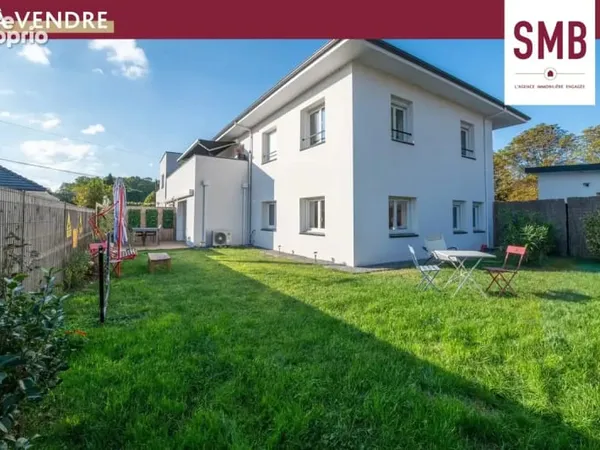 T4 en rez-de-jardin 79 m² rénové  Jardin 200 m², jacuzzi, plein sud  Lons