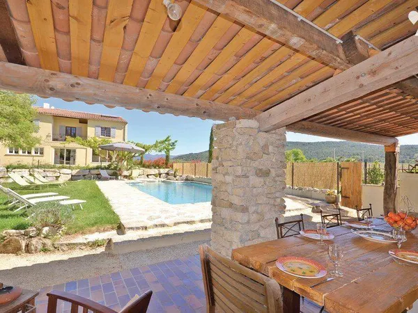 Maison 8 pièces 300 m²