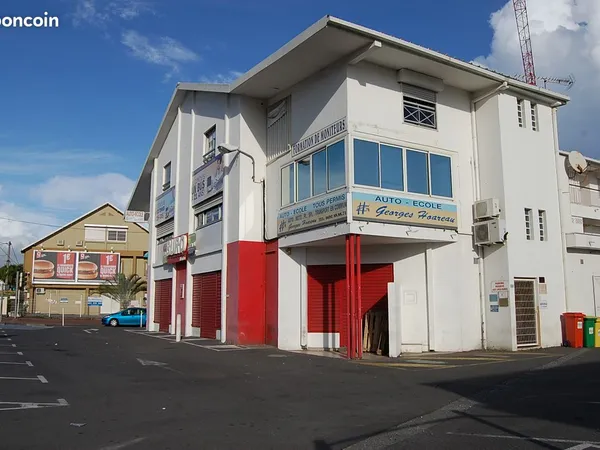 Bureaux/Local d'activités-St-Pierre -1100 CC-sans frais