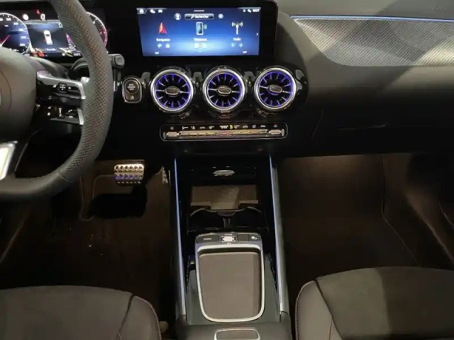 Mercedes Gla 200 d amg line — photo 17