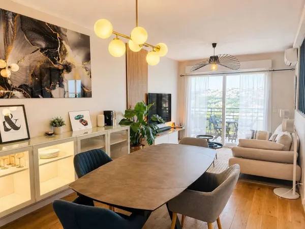 Appartement 4 Pièces 78m2 Rénové en dernière étage