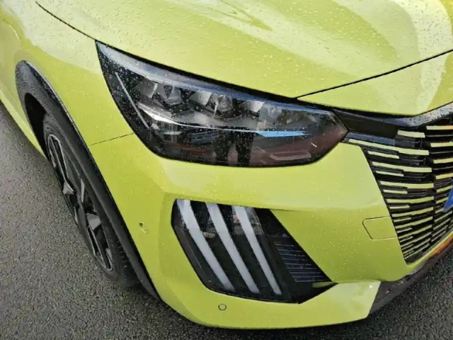 Peugeot 208 hybrid 100 e-dcs6 — photo 16