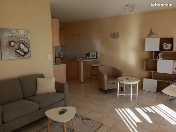 Disponible rapidement suite mutation .. 50 m2 meublee .longue dureen