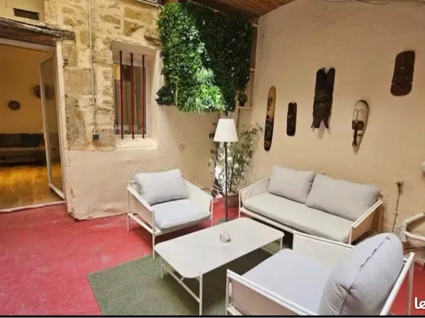 T2 meublé avec patio - Écusson de Montpellier