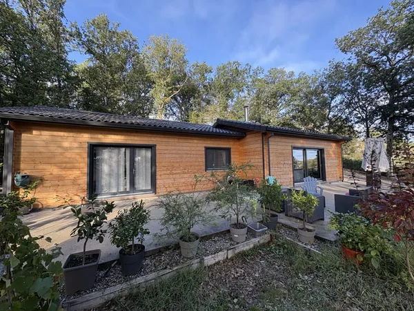 Maison de plain-pied de 100m2 dans les bois