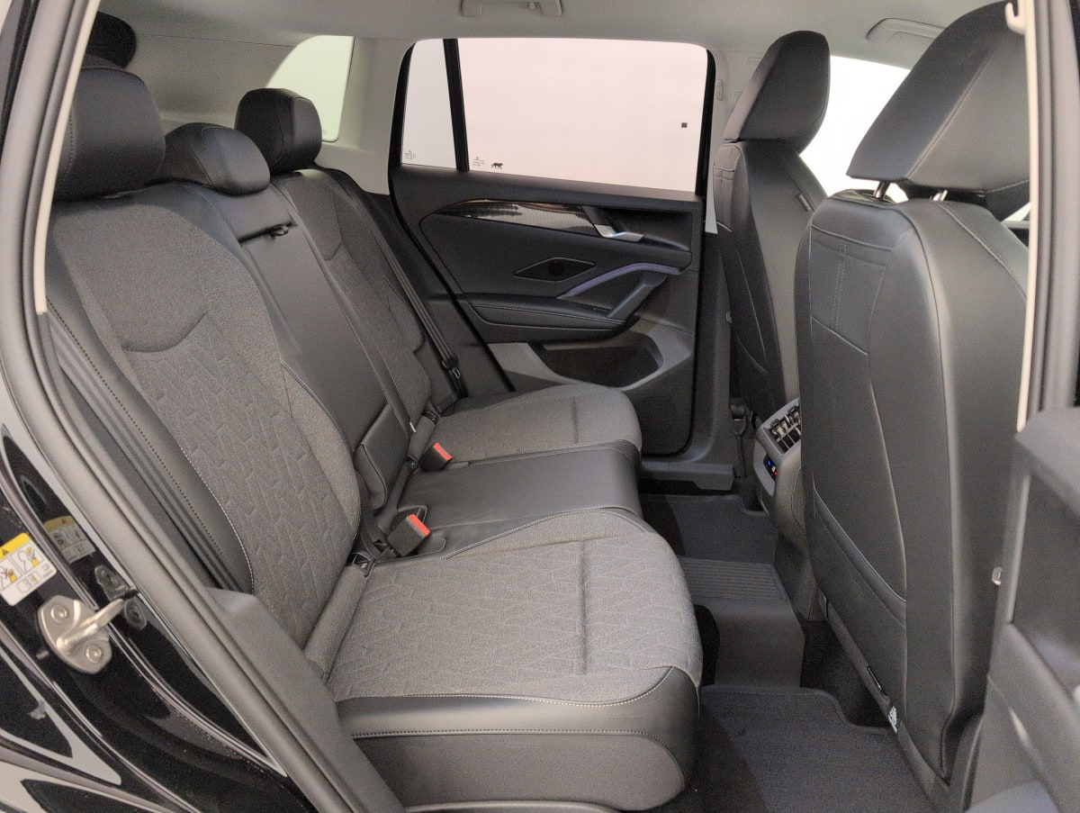 Volkswagen Tiguan — photo 10
