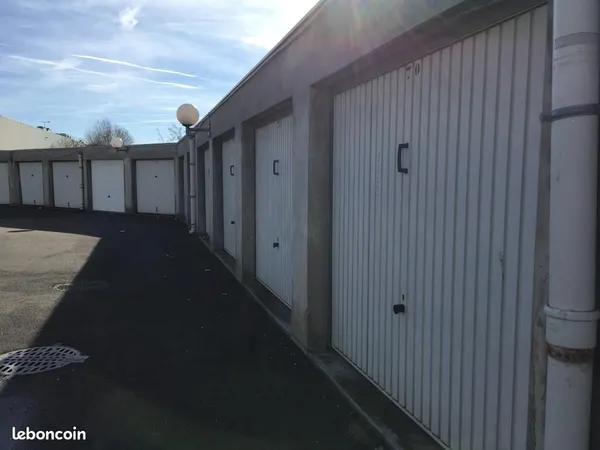 Garage/box 12 m² Venissieux