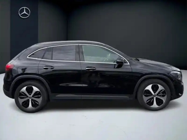 Mercedes Gla 200 d progressive line — photo 26