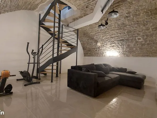 Location maison / immense appartement proche du centre ville de Poligny - 3 chambres + 3 SDB