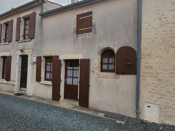 Maison au coeur du village de Saint Michel Le Cloucq avec jardin et dépendances