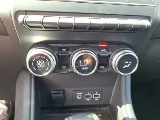 Renault Captur blue dci 115 edc — photo 31