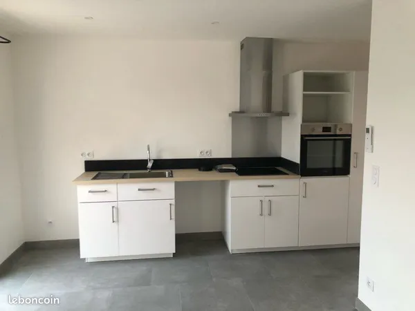 Appartement Location L'Isle-sur-la-Sorgue 1p 30m² 650€