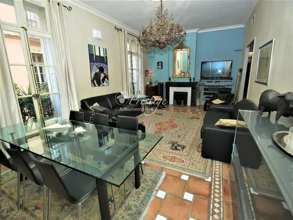 Appartement 5 pièces 210 m²