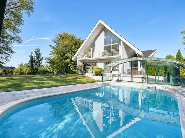 Outstanding villa with private lift, 5 minutes from Basel