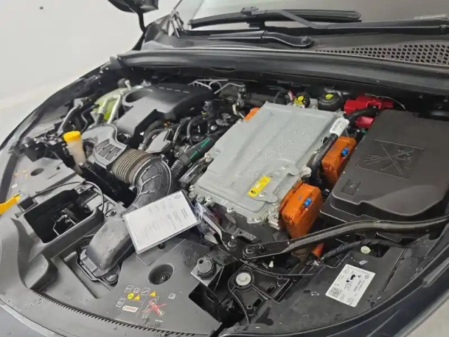 Renault Captur e-tech plug-in 160 — photo 46
