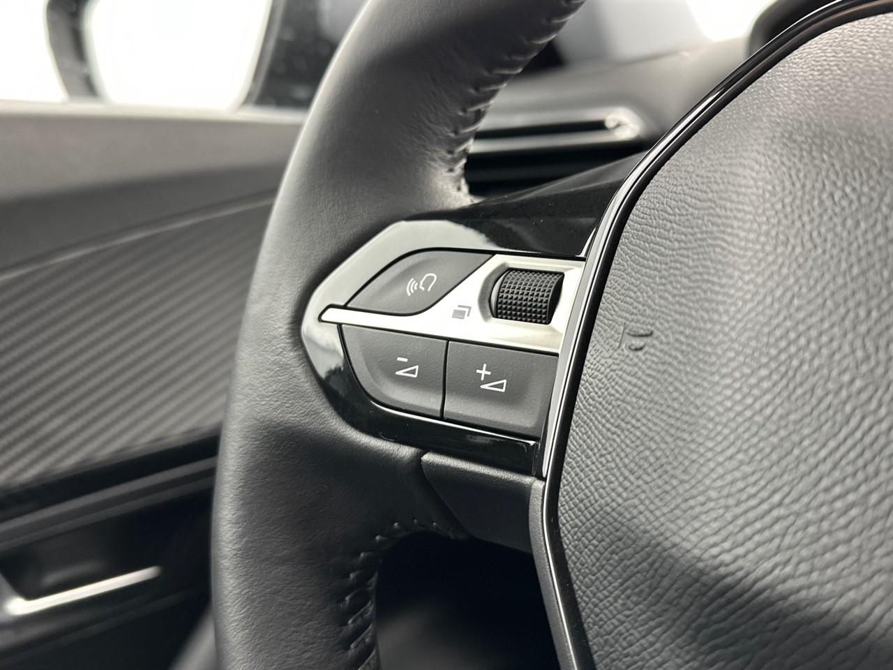 Peugeot 2008 puretech 100 s&s bvm6 allure — photo 17