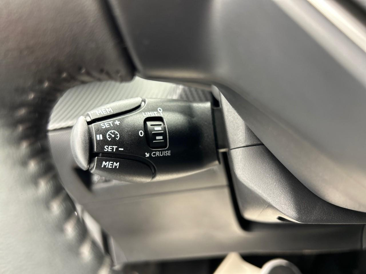 Peugeot 2008 puretech 130 s&s eat8 allure pack — photo 19