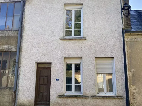 Maison de village avec sous-sol et jardin à proximité