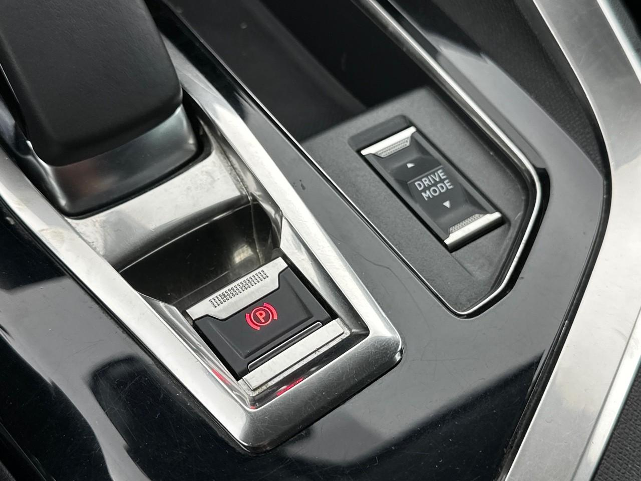 Peugeot 3008 hybrid 225 e-eat8 allure pack — photo 32