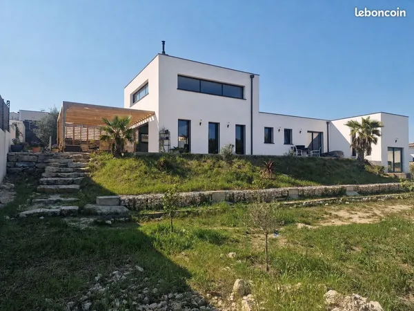 Maison contemporaine 145m² plus studio 30m² rooftop et terrain 987m²
